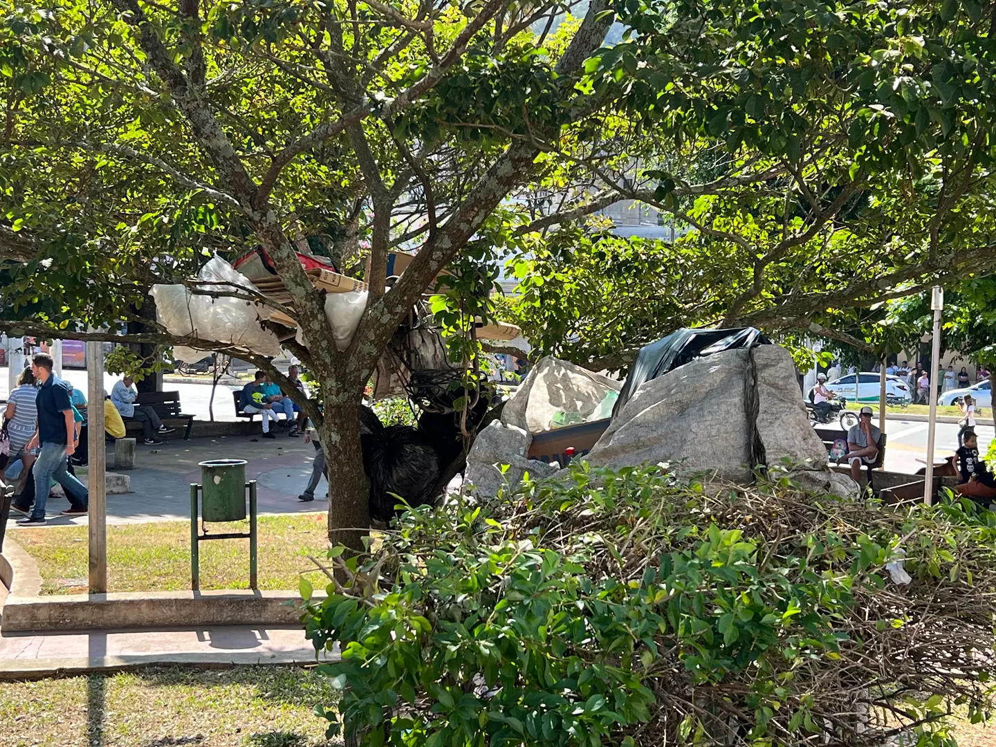 Prefeitura presta auxílio às pessoas em situação de rua, mas solução é complexa